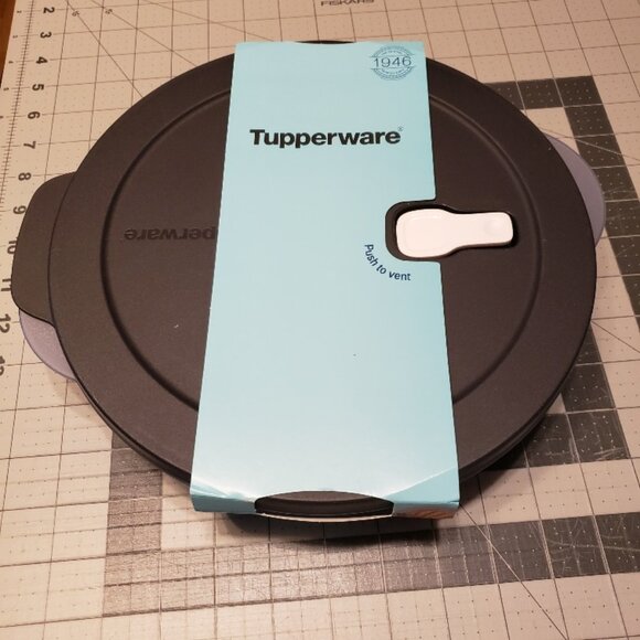 🆕 Tupperware®️ CrystalWave Large Divided Dinner Size Dish - Picture 2 of 7